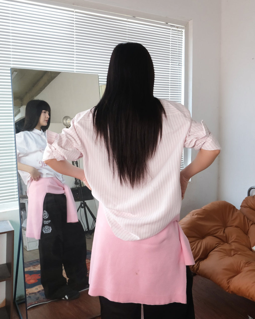 เสื้อเชิ้ตลายกุหลาบสีน้ำเงิน