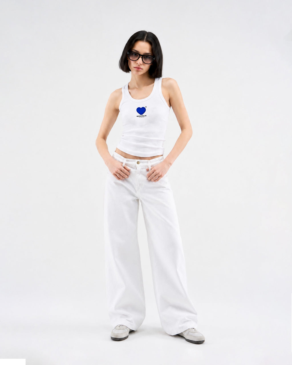 เสื้อกล้ามลายหัวใจคู่สีขาว